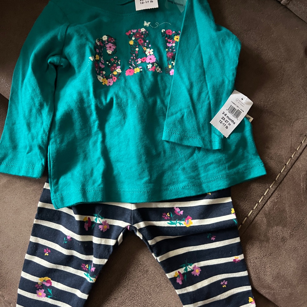 New never worn baby gap outfit